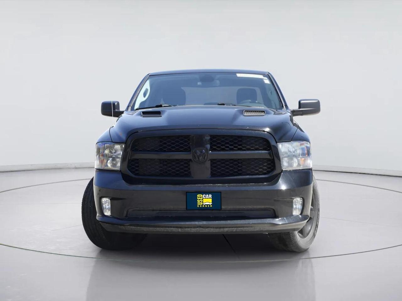 2023 RAM 1500 Classic : Apple Car Play, R.Cam, Night Edition Photo