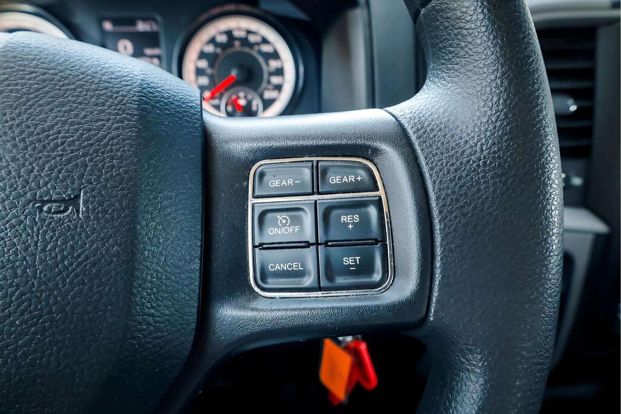 2023 RAM 1500 Classic : Apple Car Play, R.Cam, Night Edition Photo