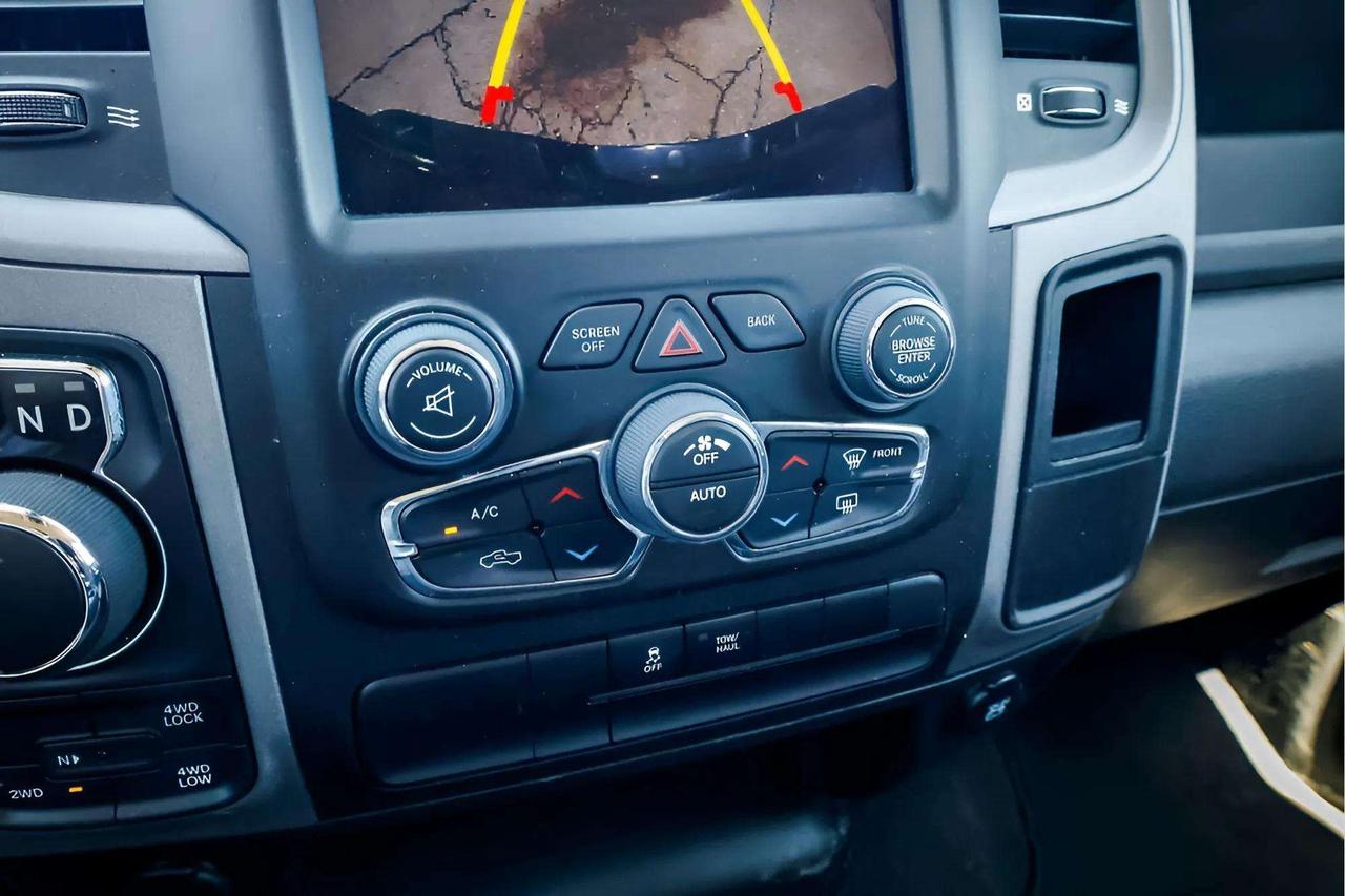 2023 RAM 1500 Classic : Apple Car Play, R.Cam, Night Edition Photo