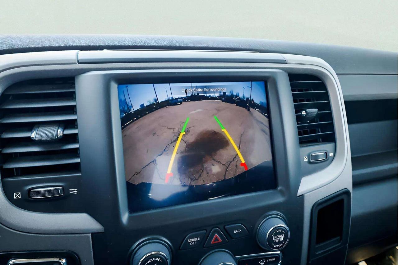 2023 RAM 1500 Classic : Apple Car Play, R.Cam, Night Edition Photo