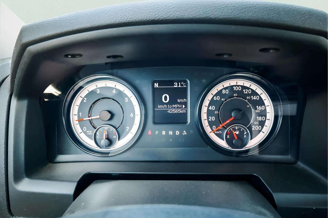 2023 RAM 1500 Classic : Apple Car Play, R.Cam, Night Edition Photo