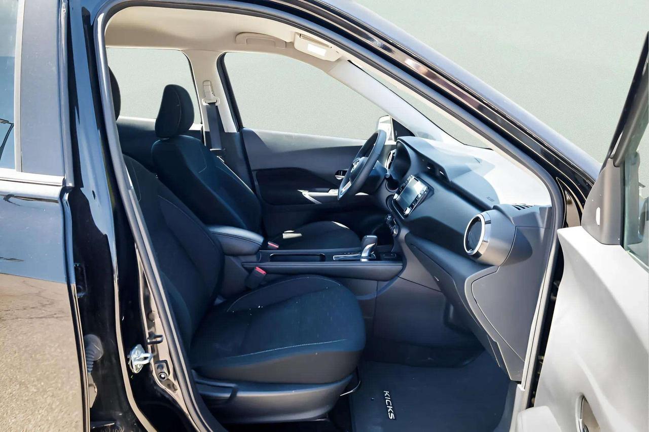 2024 Nissan Kicks SV Photo