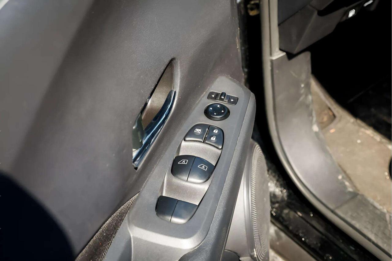 2024 Nissan Kicks SV Photo