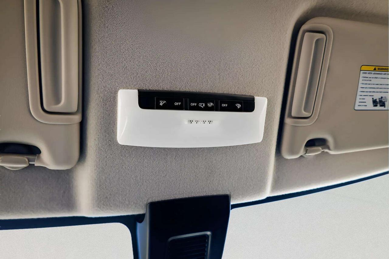 2024 Nissan Kicks SV Photo