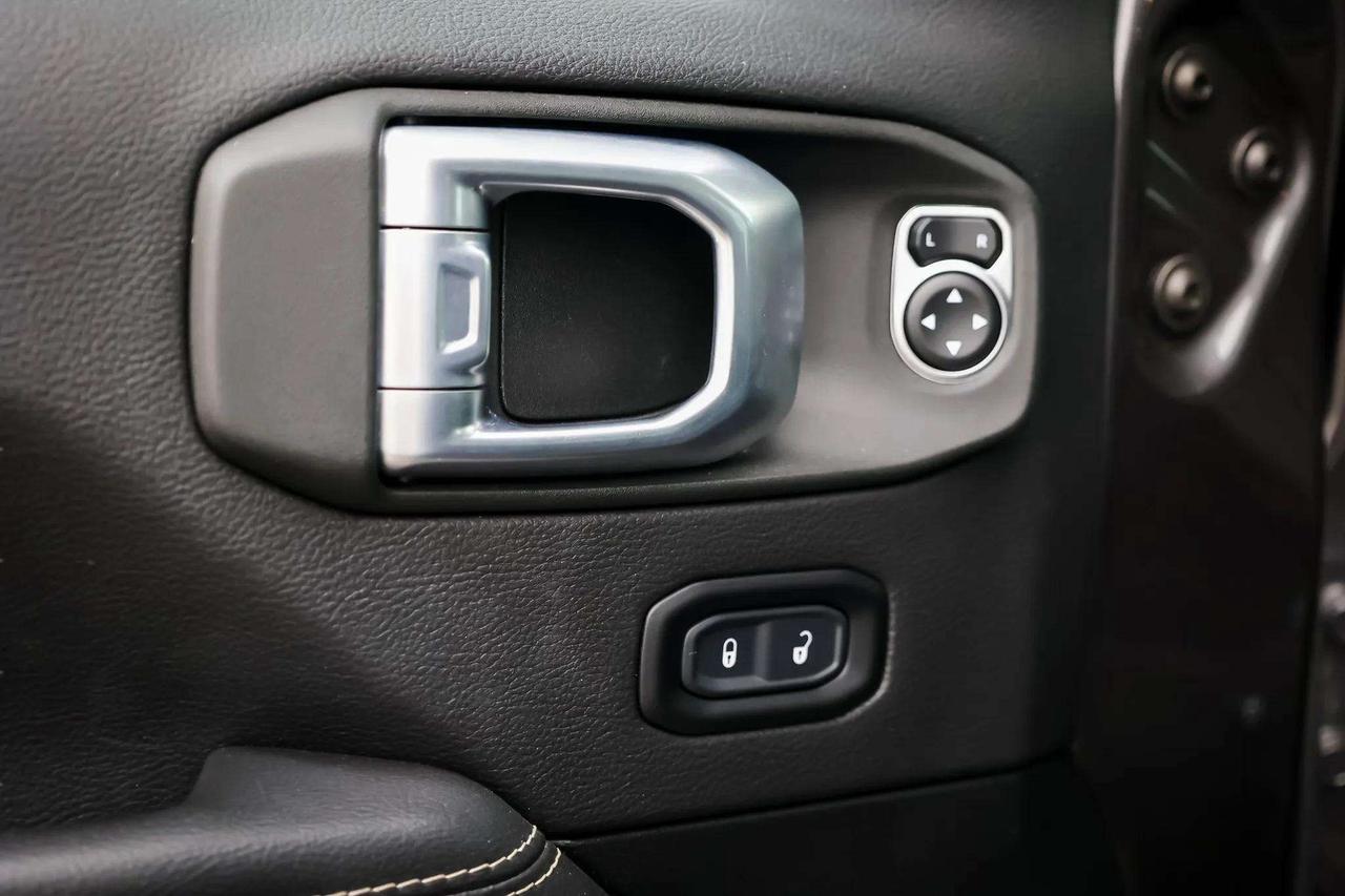 2022 Jeep Wrangler : Nav. Apple Car Play, Htd Seats, Htd Steering Photo
