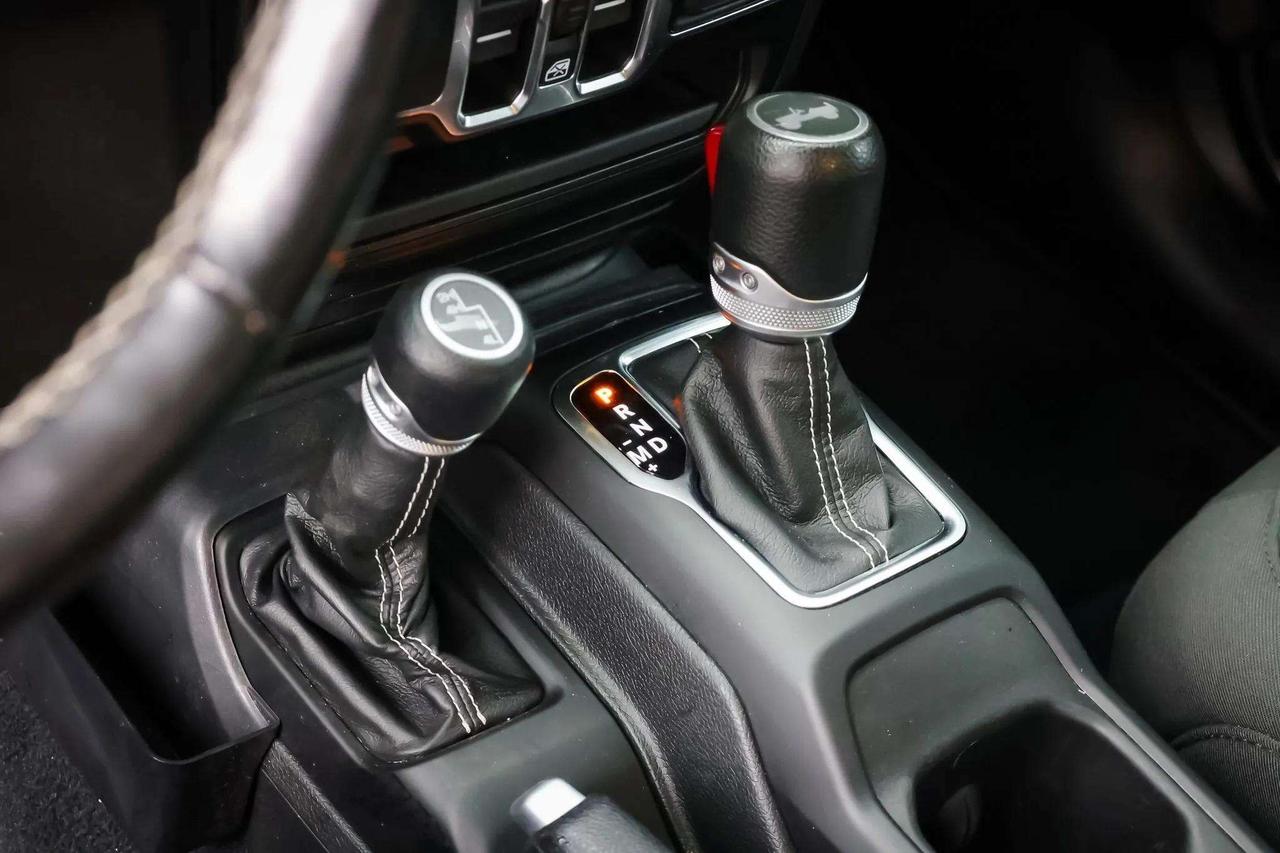 2022 Jeep Wrangler : Nav. Apple Car Play, Htd Seats, Htd Steering Photo