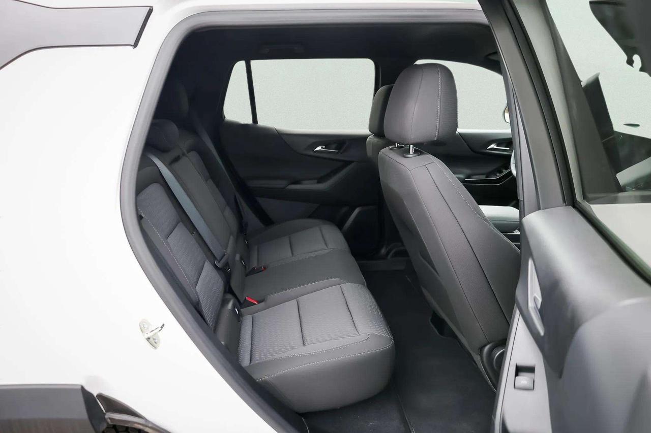 2026 Chevrolet Equinox : Apple Car Play, Htd Seats, Htd Steering Photo