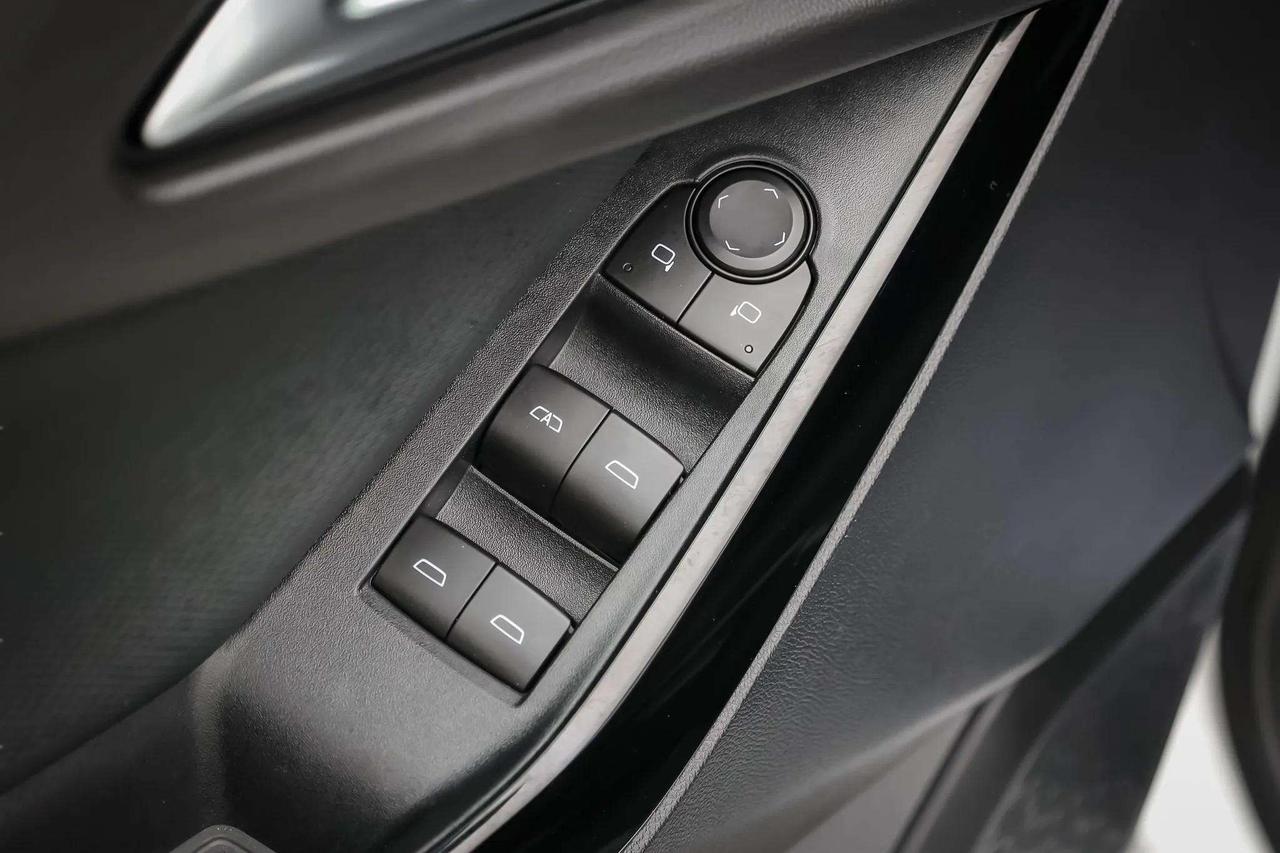 2026 Chevrolet Equinox : Apple Car Play, Htd Seats, Htd Steering Photo