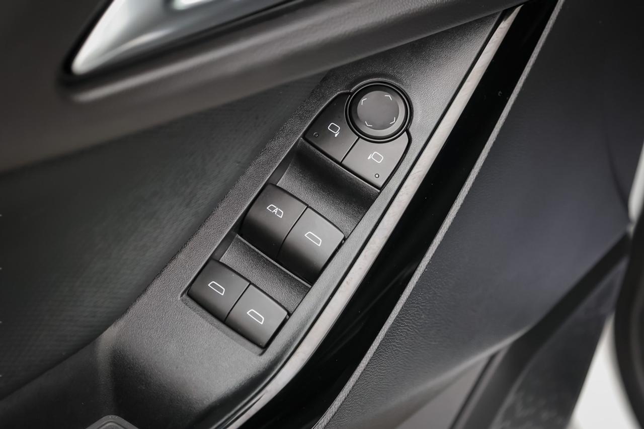 2026 Chevrolet Equinox : Apple Car Play, Htd Seats, Htd Steering Photo