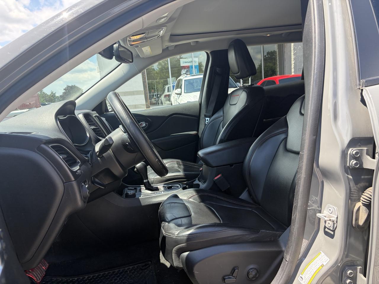 2019 Jeep Cherokee Trailhawk Elite w./ Pano Roof, Power Liftgate Photo