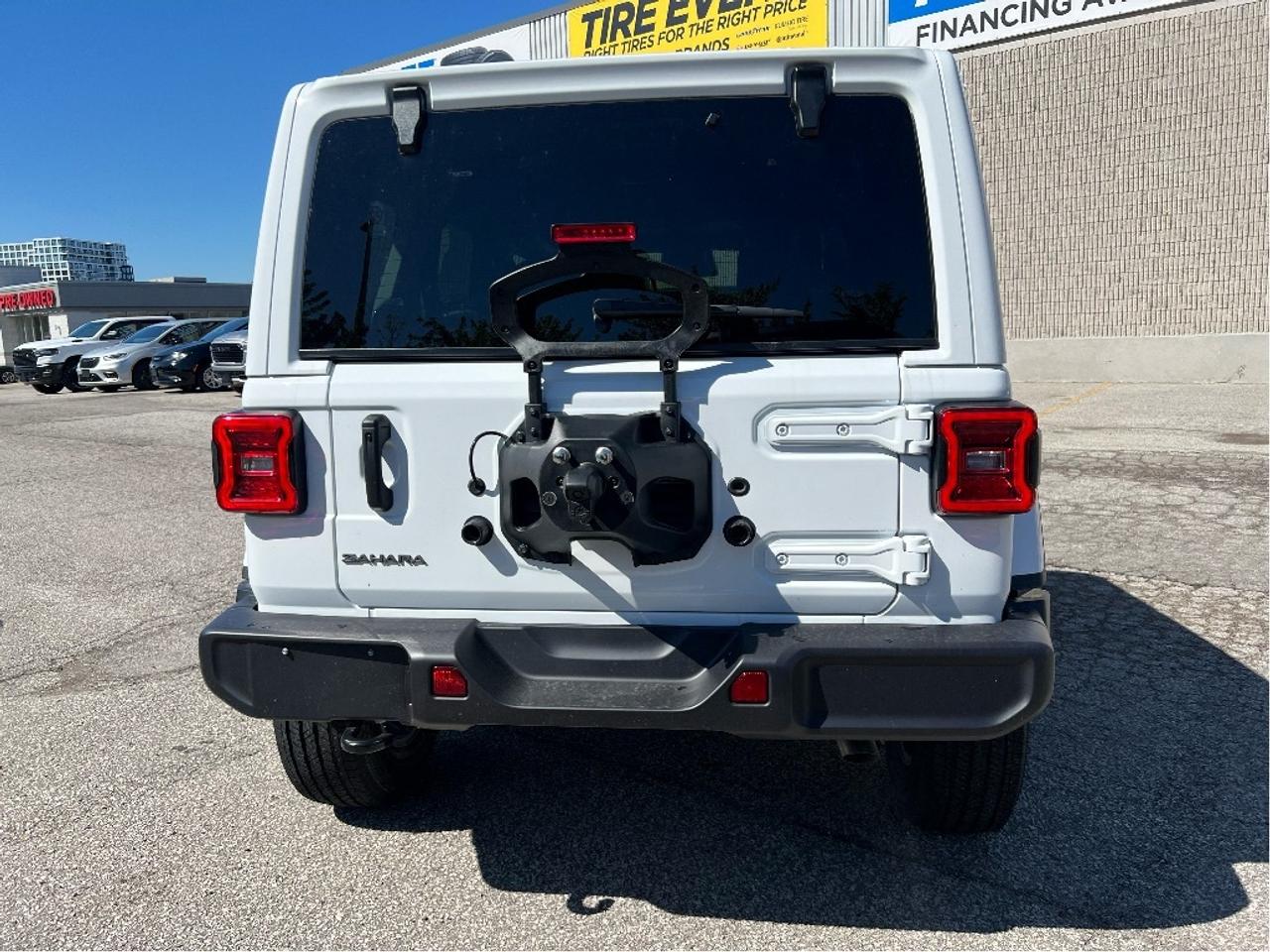 2025 Jeep Wrangler Sahara 4x4 w/Body Colour Hardtop, Side Steps Photo
