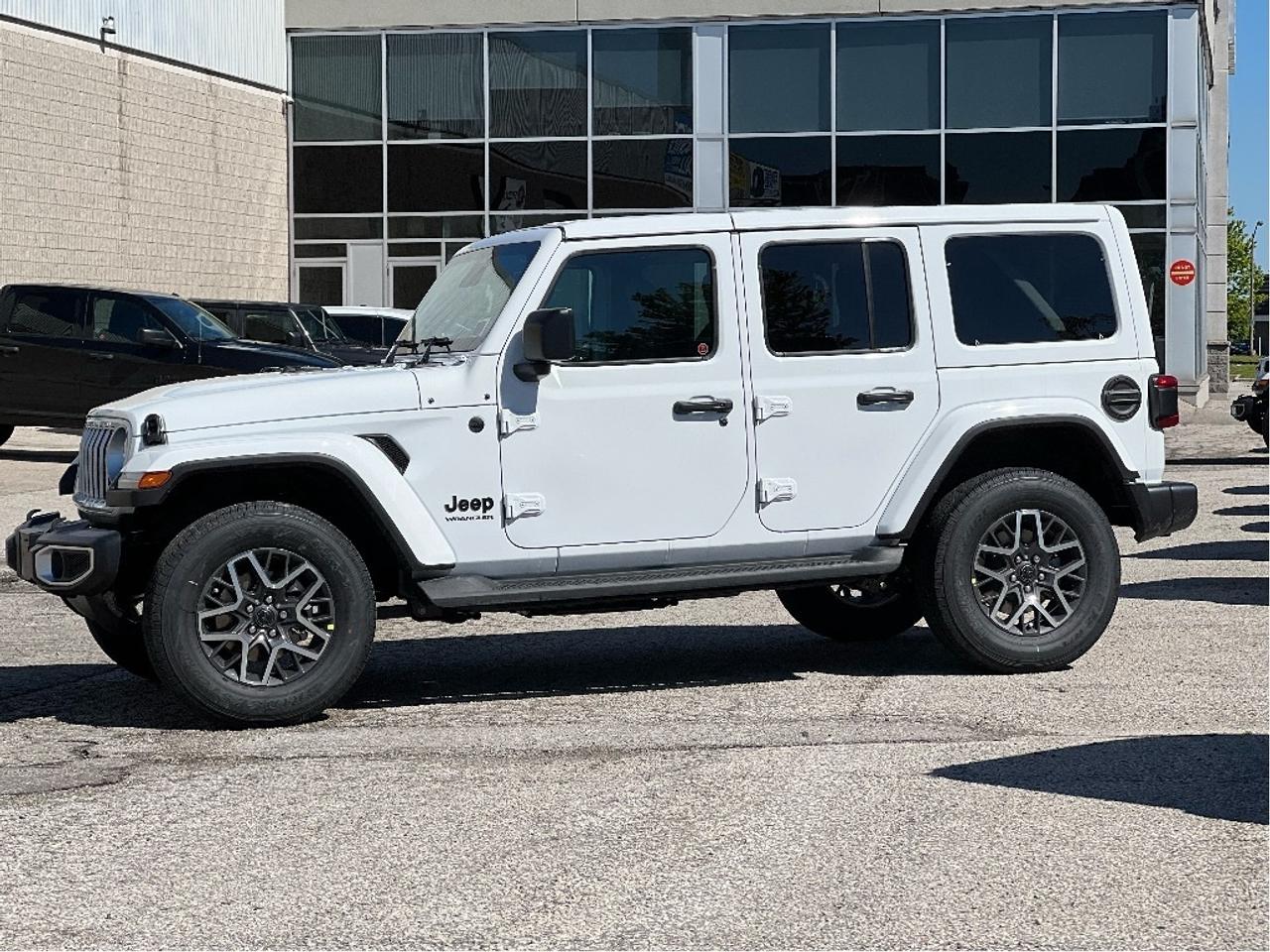2025 Jeep Wrangler Sahara 4x4 w/Body Colour Hardtop, Side Steps Photo