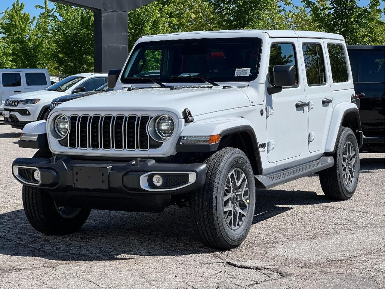 2025 Jeep Wrangler Sahara 4x4 w/Body Colour Hardtop, Side Steps Photo