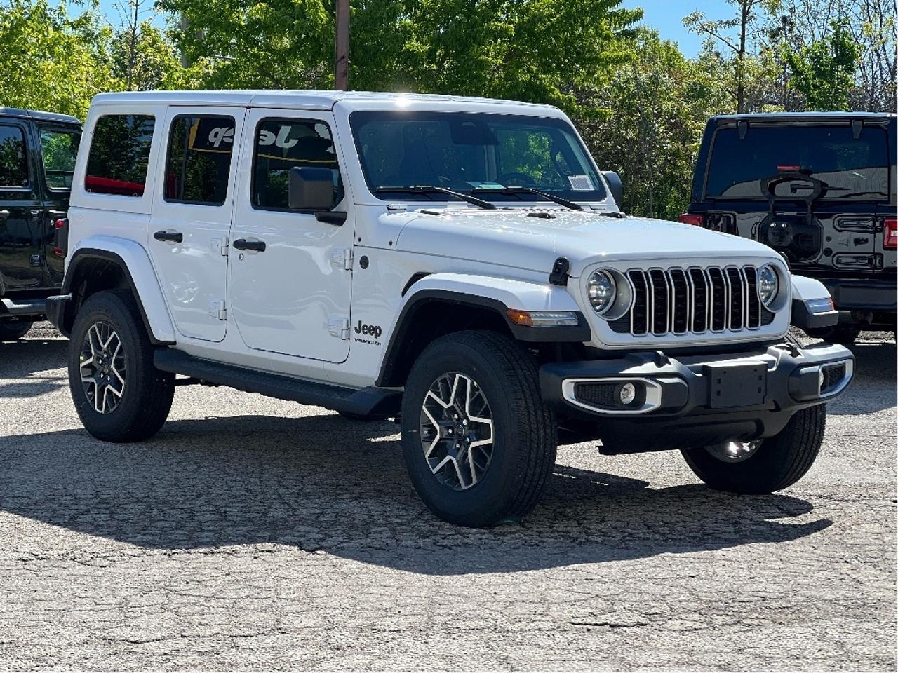 2025 Jeep Wrangler Sahara 4x4 w/Body Colour Hardtop, Side Steps Photo