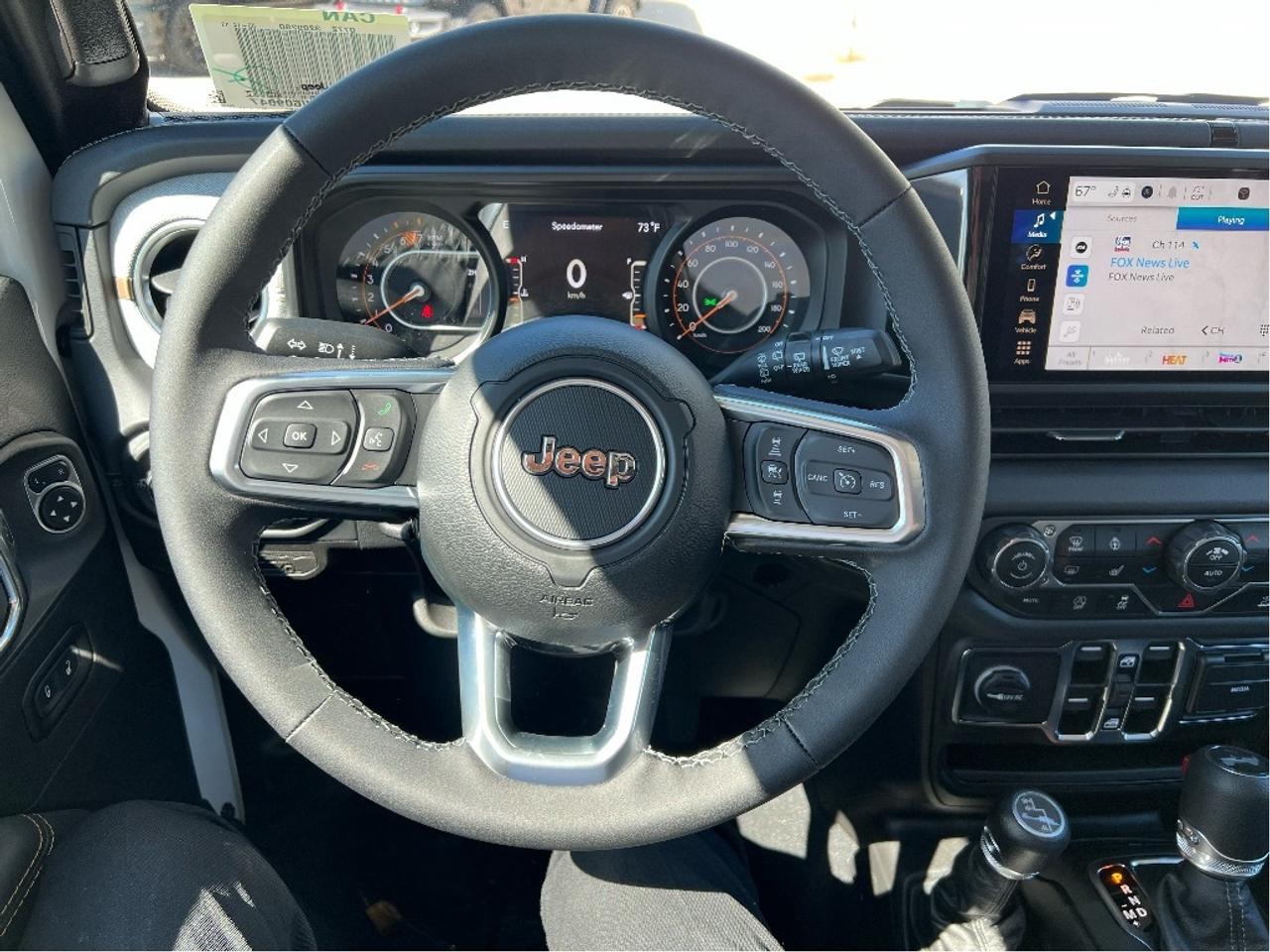 2025 Jeep Wrangler Sahara 4x4 w/Body Colour Hardtop, Side Steps Photo