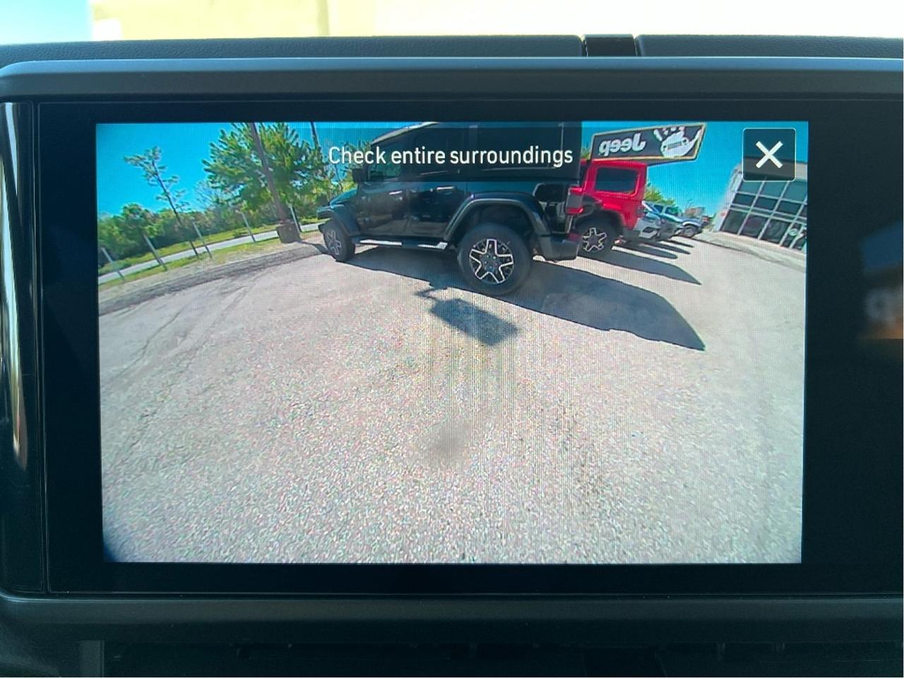 2025 Jeep Wrangler Sahara 4x4 w/Body Colour Hardtop, Side Steps Photo