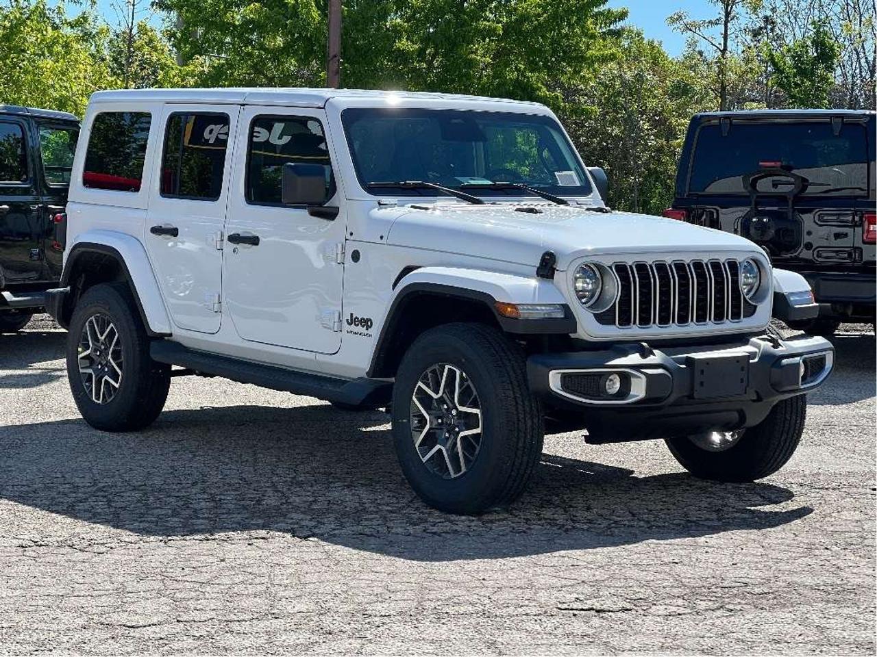 2025 Jeep Wrangler Sahara 4x4 w/Body Colour Hardtop, Side Steps Photo