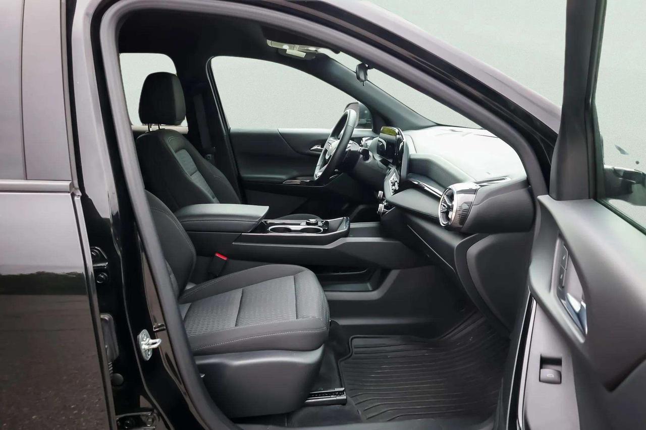 2026 Chevrolet Equinox : Apple Car Play, Htd Steering, Htd Seats Photo