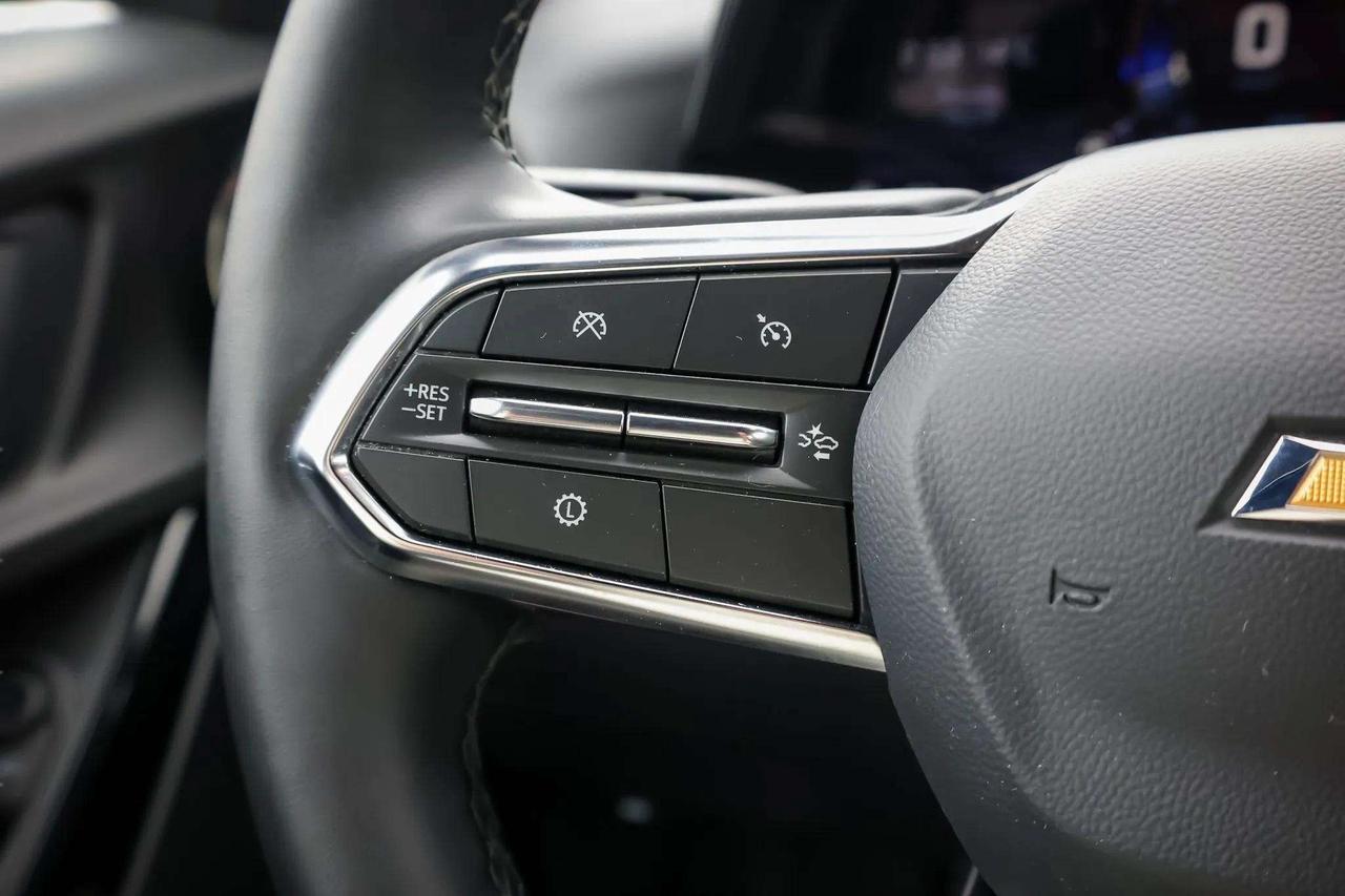 2026 Chevrolet Equinox : Apple Car Play, Htd Steering, Htd Seats Photo