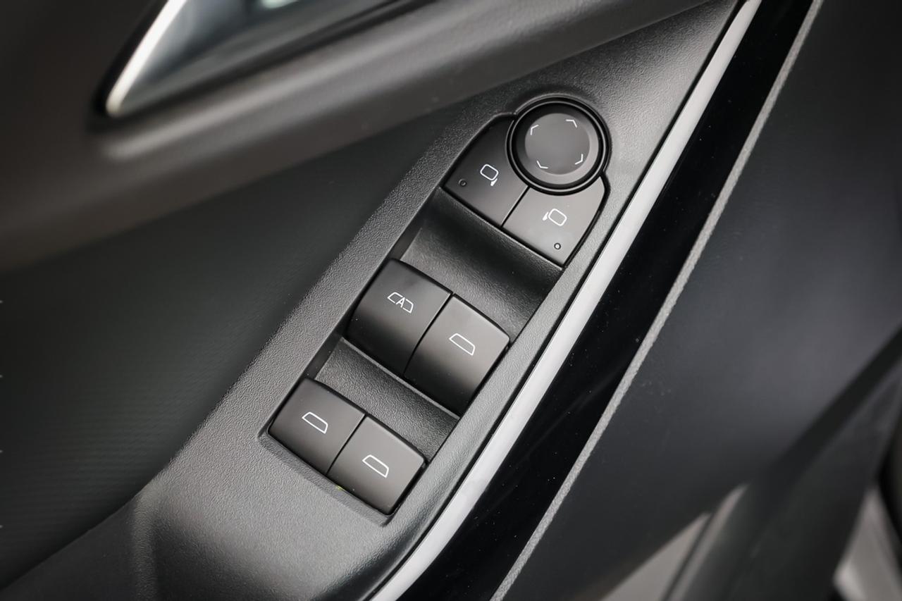 2026 Chevrolet Equinox : Apple Car Play, Htd Steering, Htd Seats Photo