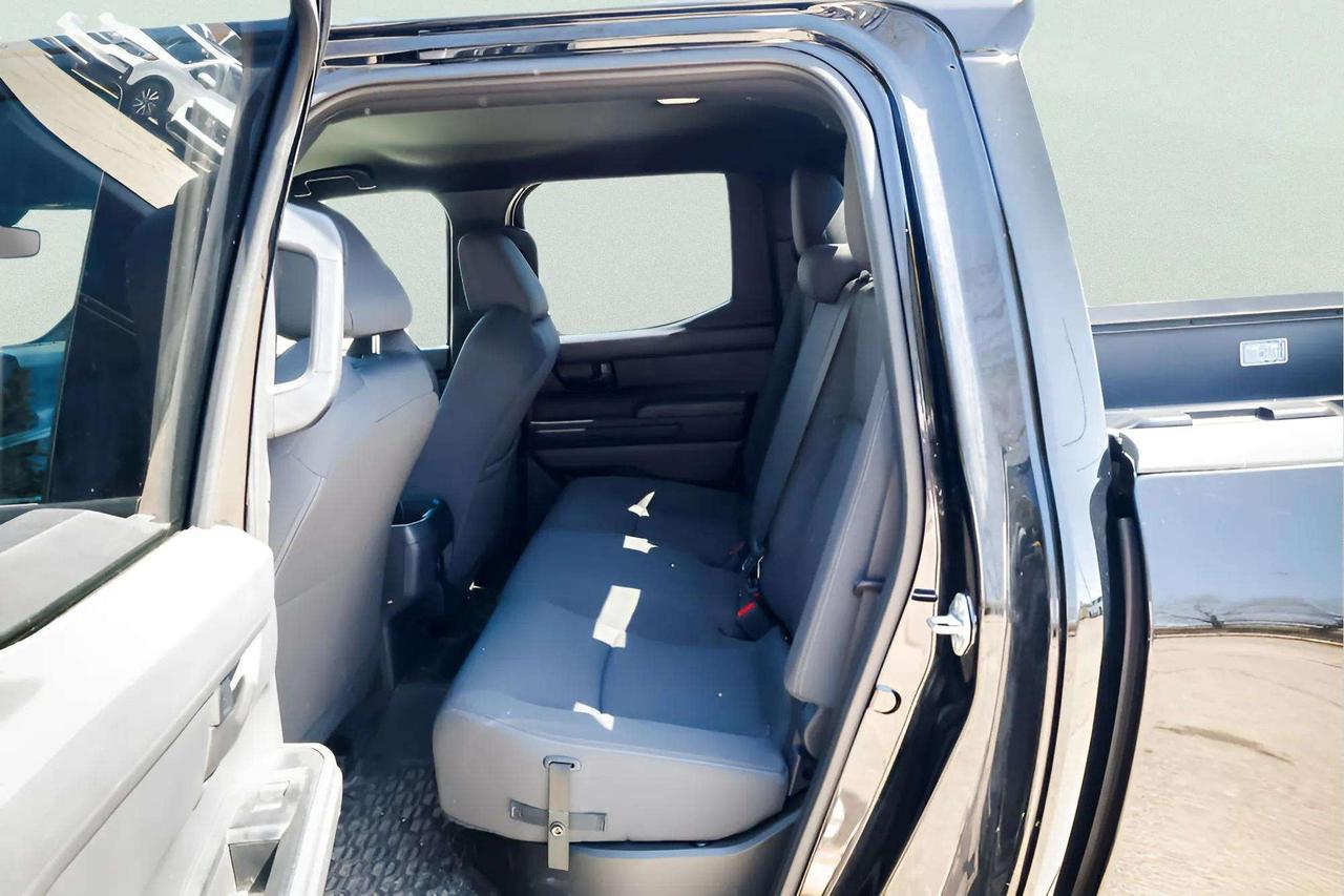 2025 Toyota Tacoma : Apple Car Play, Htd Seats, Htd Steering Photo