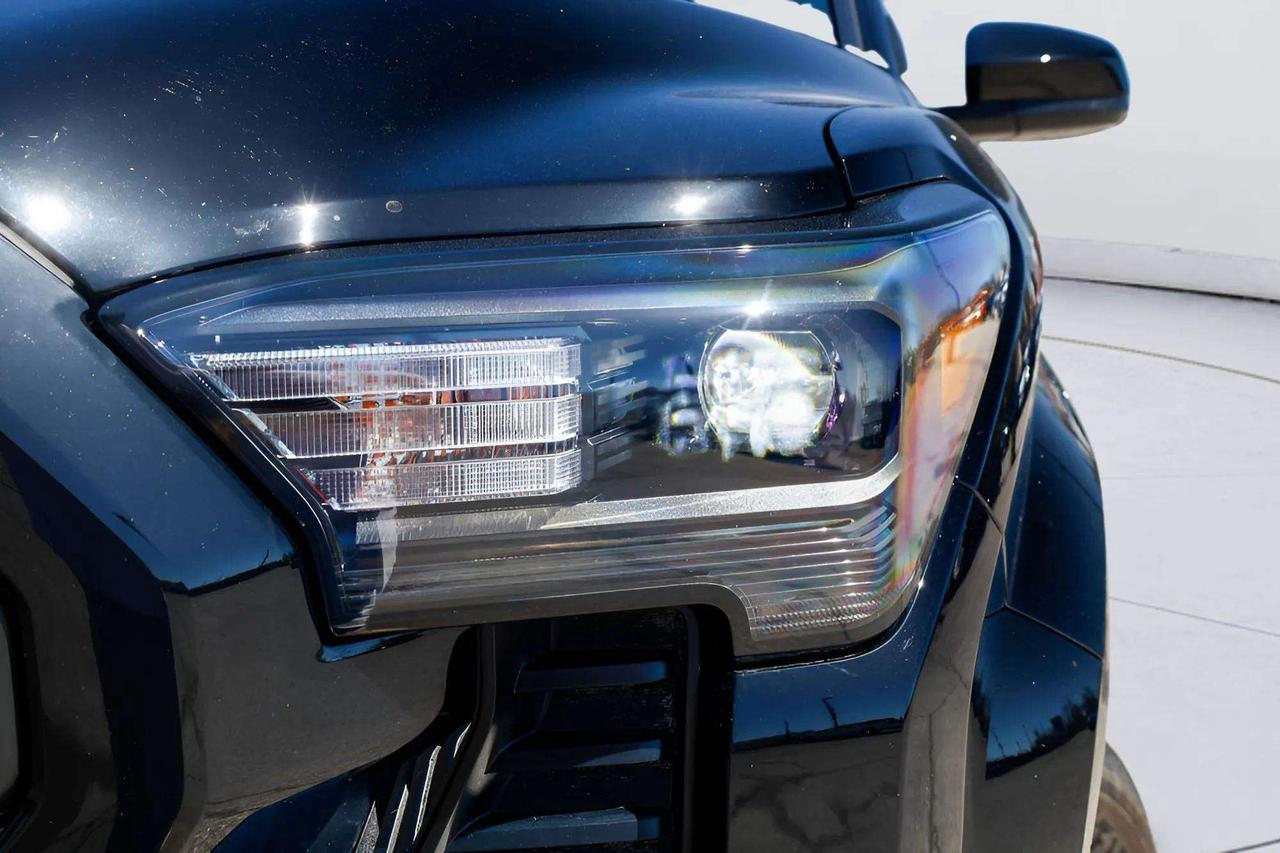 2025 Toyota Tacoma : Apple Car Play, Htd Seats, Htd Steering Photo