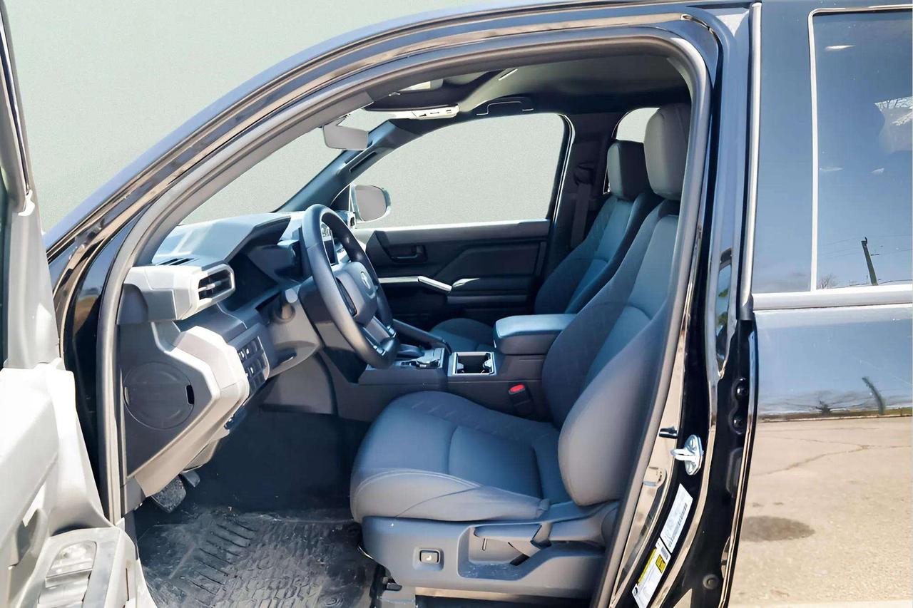 2025 Toyota Tacoma : Apple Car Play, Htd Seats, Htd Steering Photo
