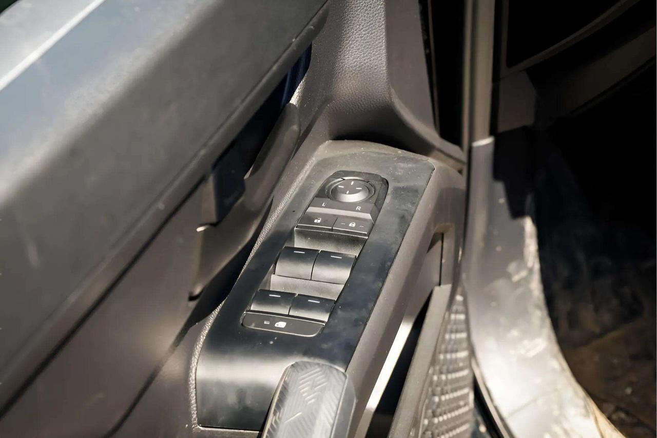 2025 Toyota Tacoma : Apple Car Play, Htd Seats, Htd Steering Photo
