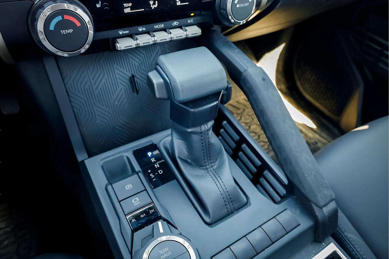 2025 Toyota Tacoma : Apple Car Play, Htd Seats, Htd Steering Photo