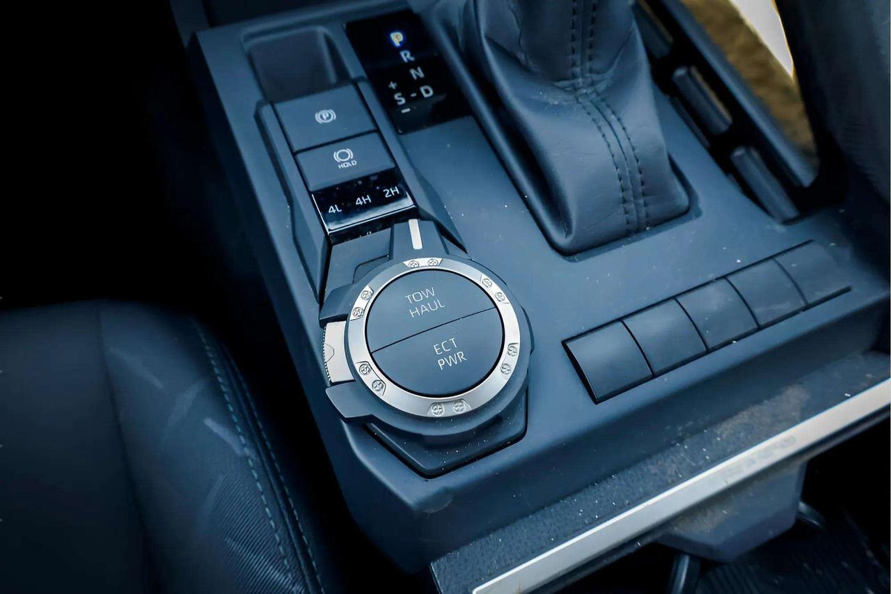 2025 Toyota Tacoma : Apple Car Play, Htd Seats, Htd Steering Photo