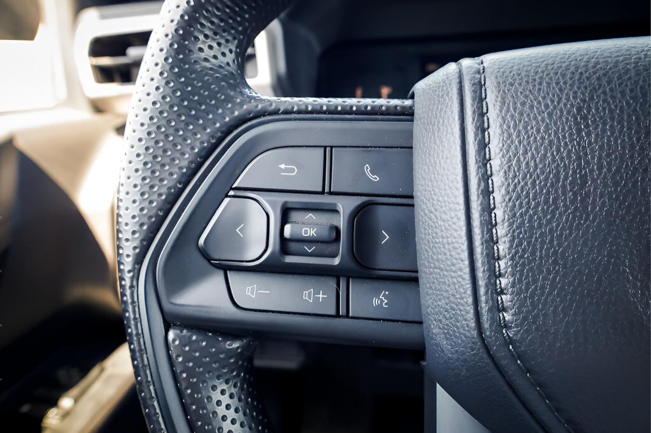 2025 Toyota Tacoma : Apple Car Play, Htd Seats, Htd Steering Photo