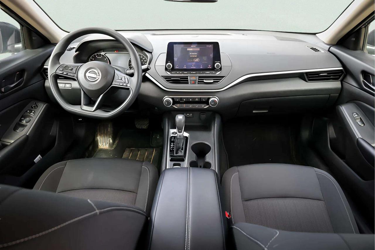 2025 Nissan Altima 2.5 S Awd Photo