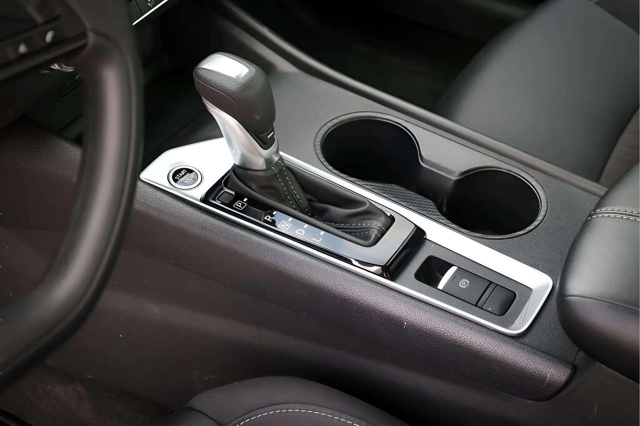 2025 Nissan Altima 2.5 S Awd Photo