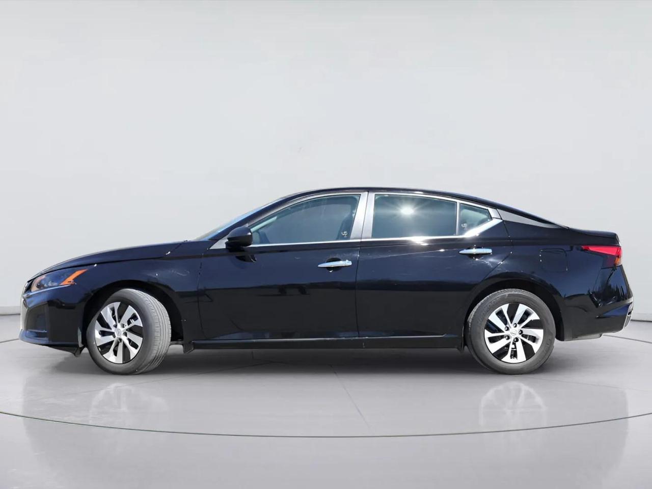 2025 Nissan Altima 2.5 S Awd Photo4