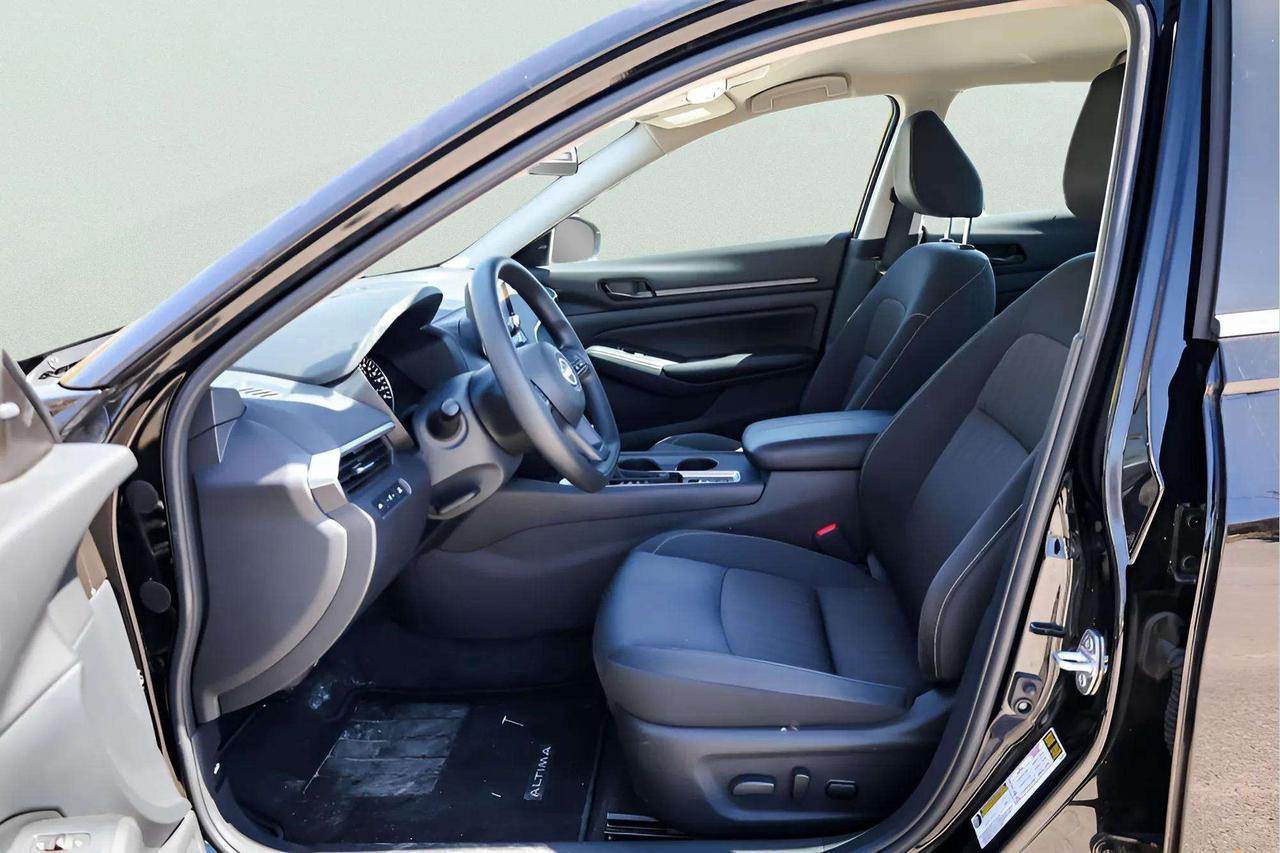 2025 Nissan Altima 2.5 S Awd Photo