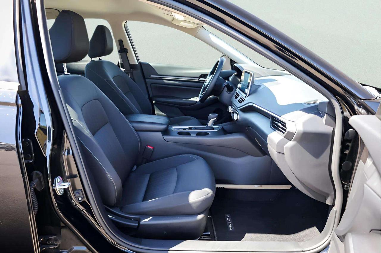2025 Nissan Altima 2.5 S Awd Photo