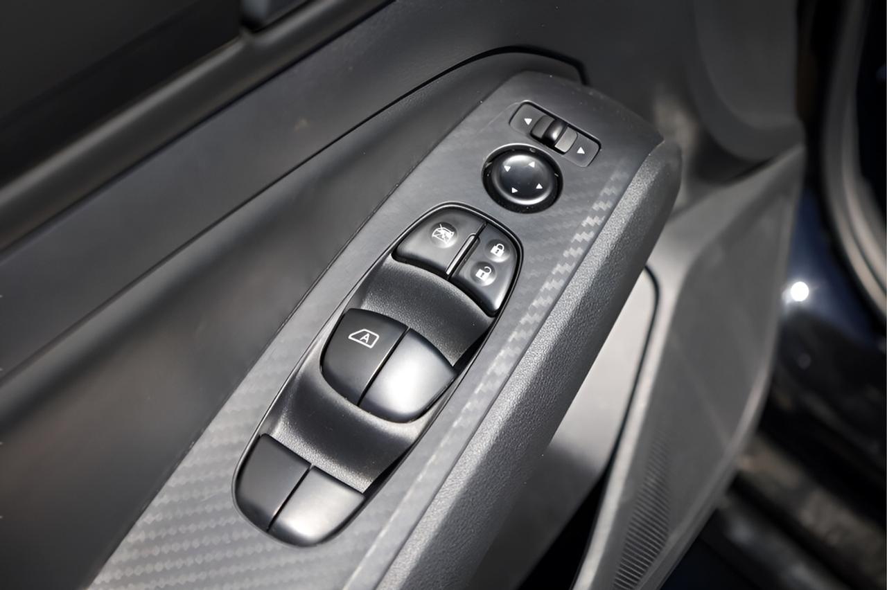 2025 Nissan Altima 2.5 S Awd Photo