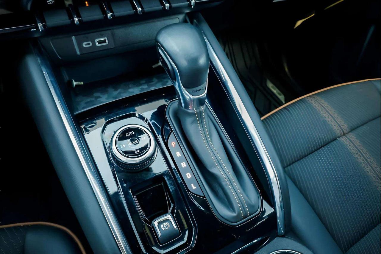 2023 GMC Canyon AT4 2.7L TURBO 4WD Photo