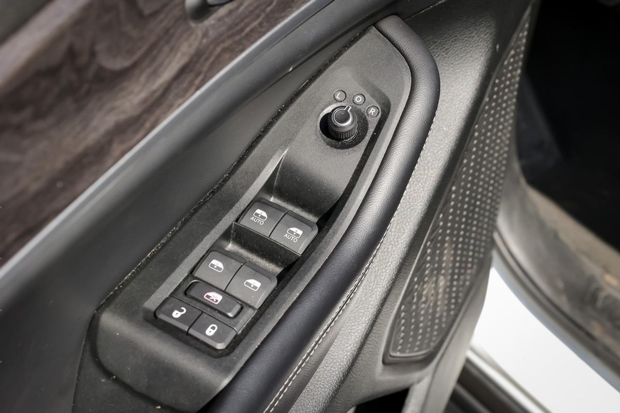 2024 Jeep Grand Cherokee LIMITED L 7 PASS 4WD 3.6L V6 Photo