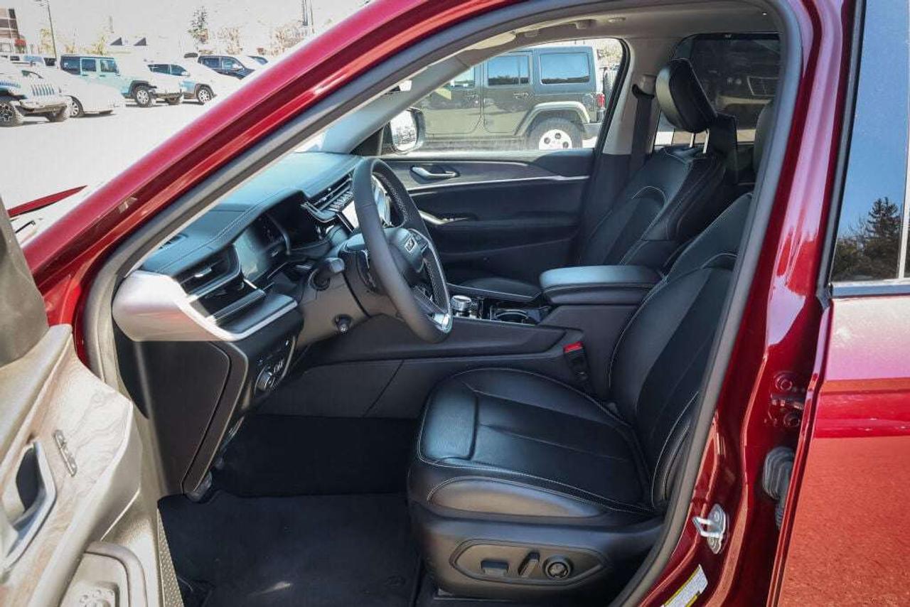 2022 Jeep Grand Cherokee  Photo