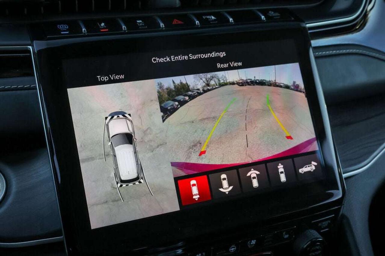 2022 Jeep Grand Cherokee  Photo