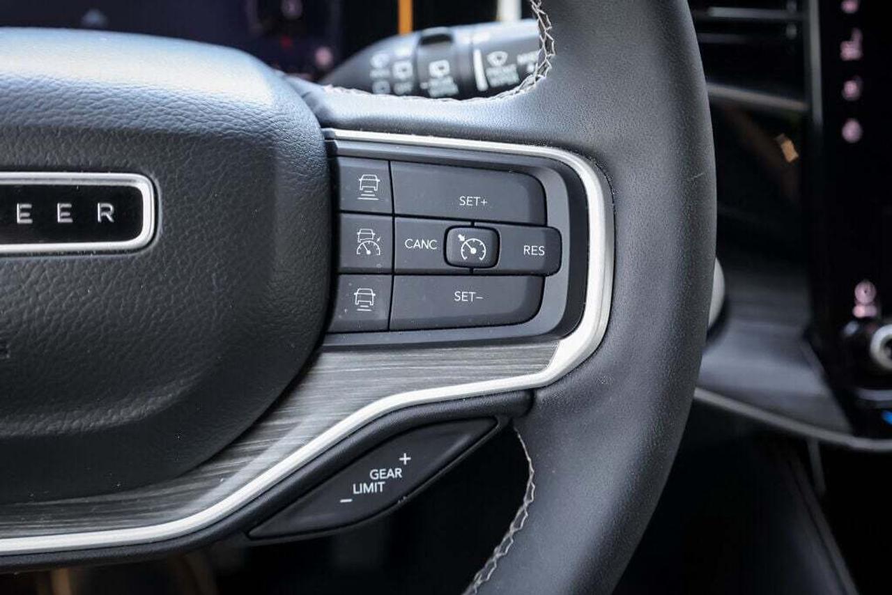 2023 Jeep Wagoneer L  Photo
