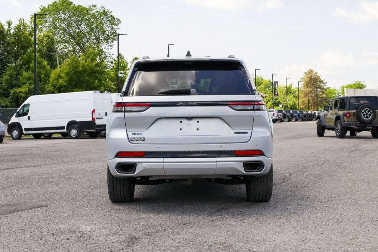 2023 Jeep Grand Cherokee 30th Anniversary Photo