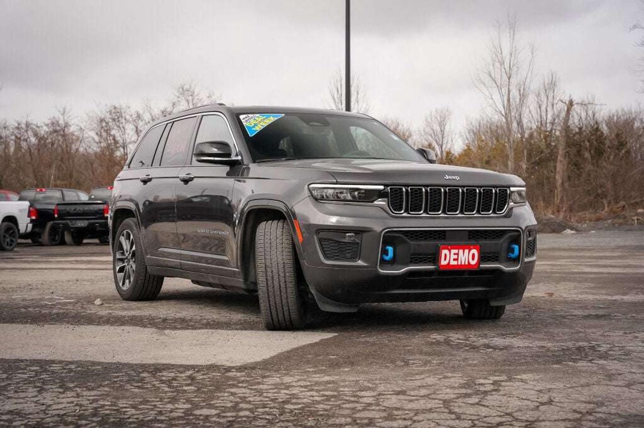 2022 Jeep Grand Cherokee Overland Photo
