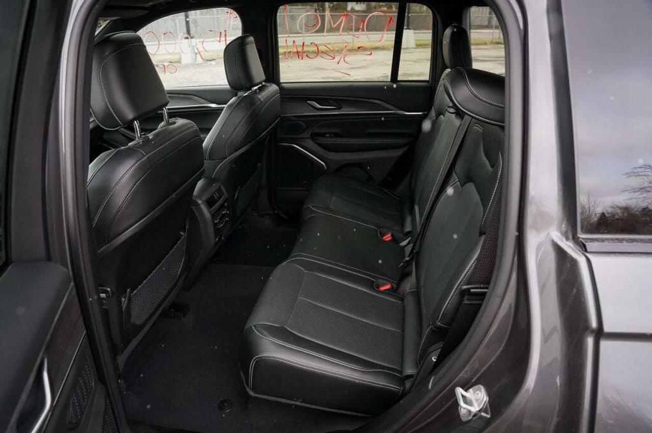 2022 Jeep Grand Cherokee Overland Photo
