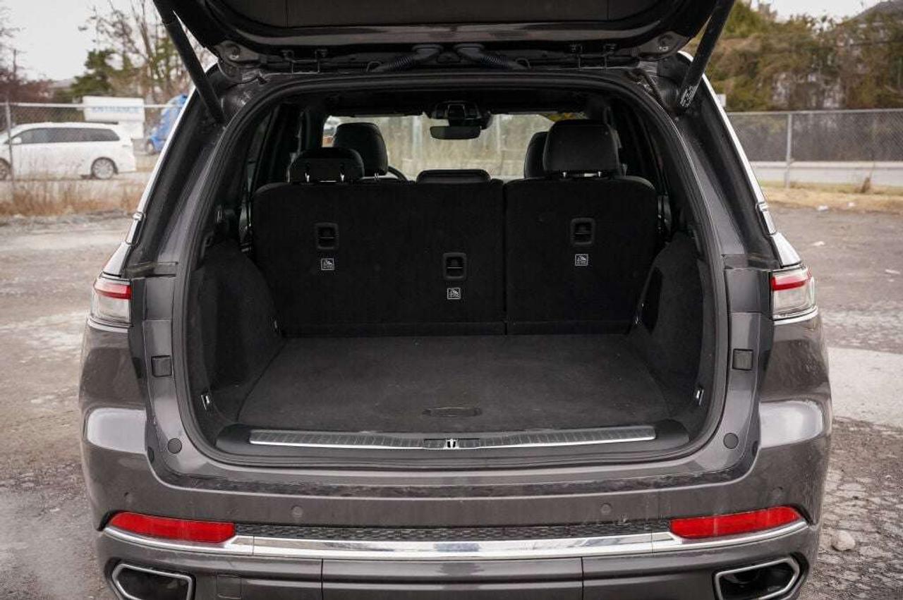 2022 Jeep Grand Cherokee Overland Photo