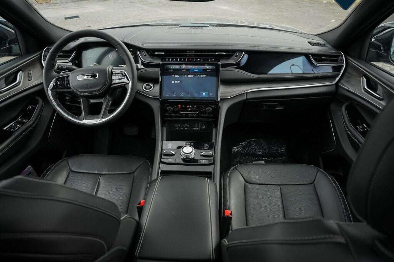 2022 Jeep Grand Cherokee Overland Photo