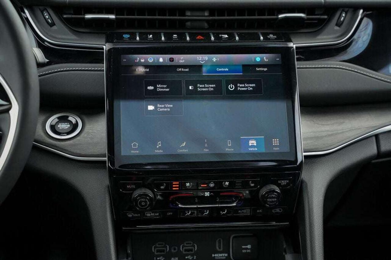 2022 Jeep Grand Cherokee Overland Photo