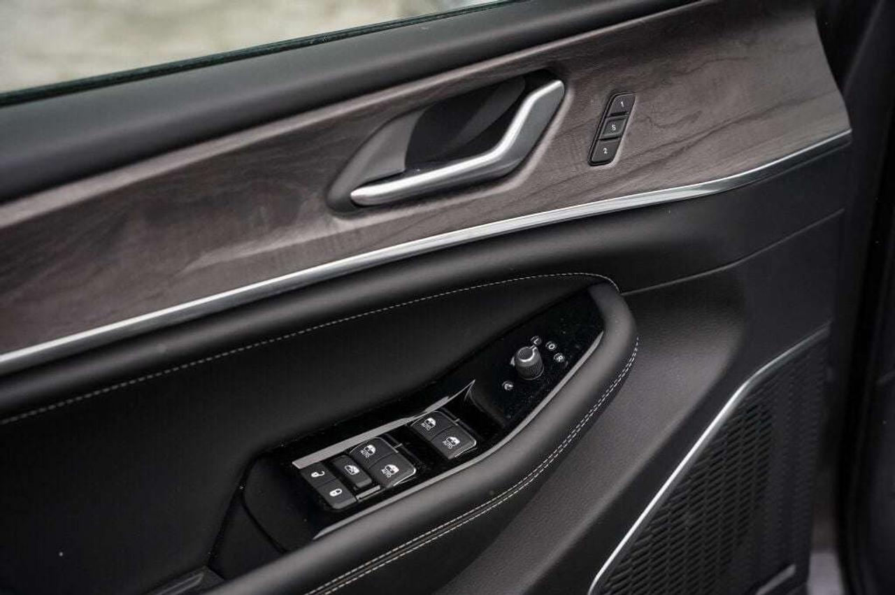 2022 Jeep Grand Cherokee Overland Photo