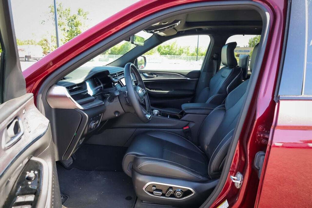 2023 Jeep Grand Cherokee 4xe  Photo